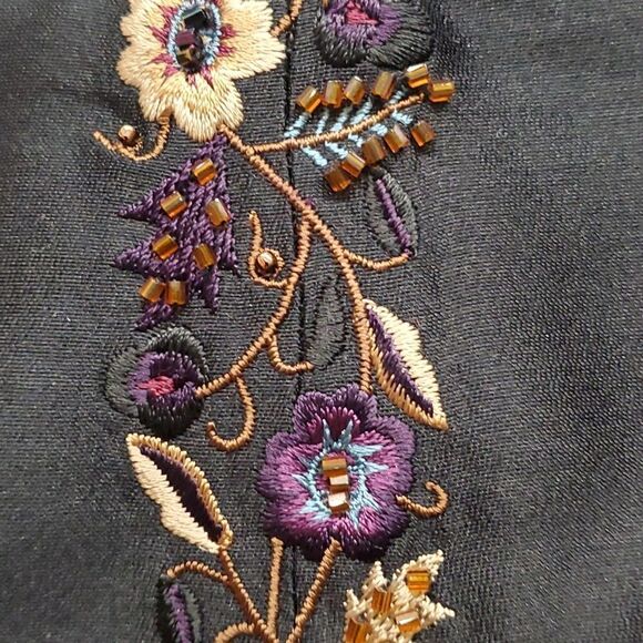 Dana Buchman, black 2 pcs suit, size 6 beautiful bead work. silk, Top med. - Picture 6 of 17